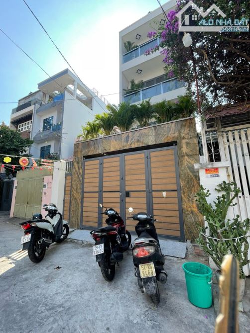 Villa Trần Huy Liệu, P15, Phú Nhuận - 4.7mx24m, NH: 5.7m = 111m2 - Trệt 3 lầu - 23.2 Tỷ