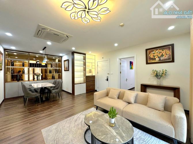 Cần bán gấp căn hộ Dự án Goldmark City 136 Hồ Tùng Mậu 104m2, 3PN, full nội thất,