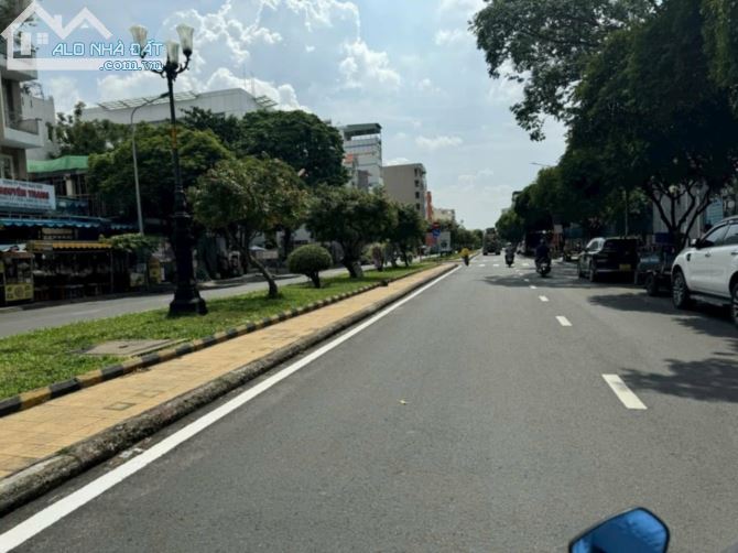 CHDV Hoàng Ngọc Phách, Tân Phú, 7 Tầng, Hầm, Thang máy, chỉ 13 tỷ 5