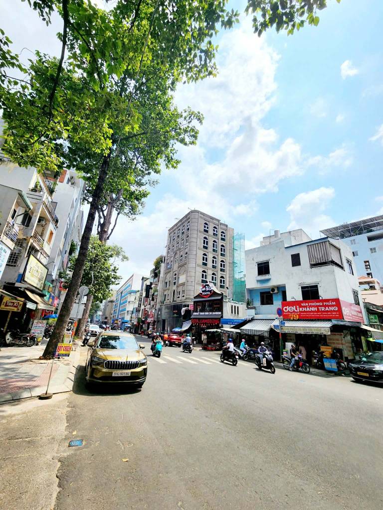 BÁN NHÀ MẶT TIỀN BÙI THỊ XUÂN QUẬN 1, NHÀ 3 TẦNG 78m2 NỞ HẬU, DÒNG TIỀN 700TR/NĂM