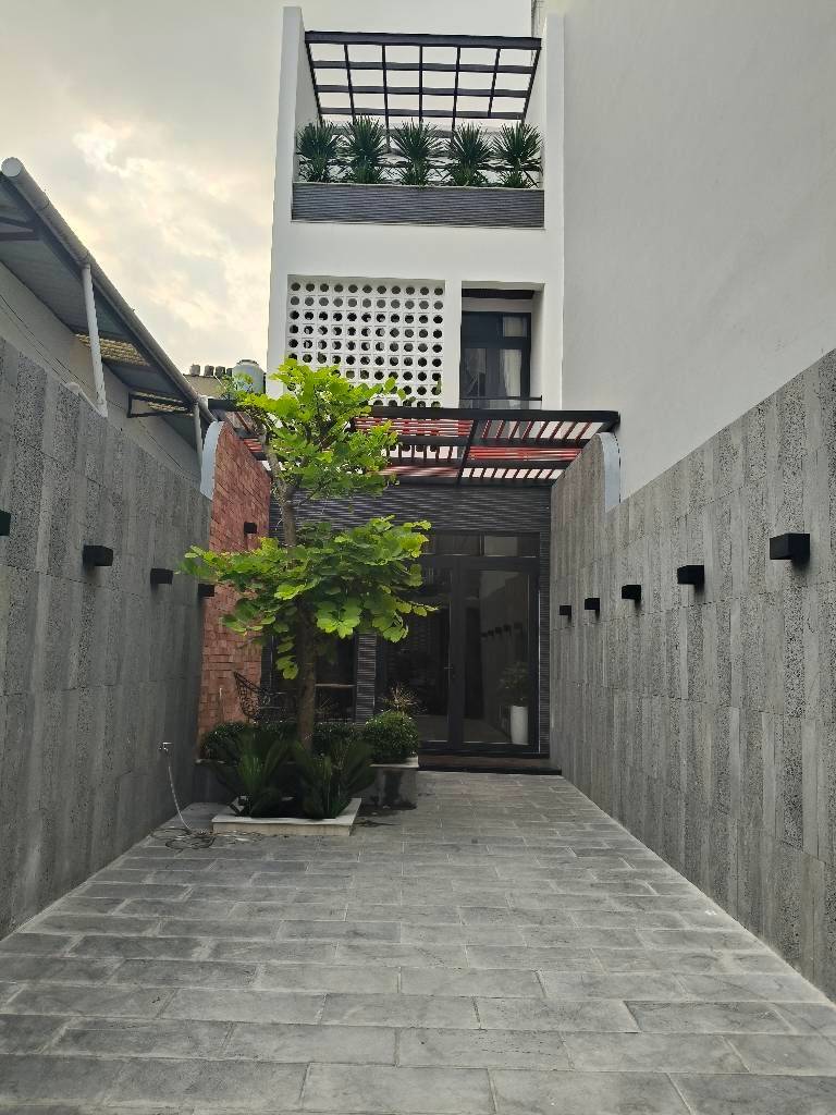 Bán nhà Quang Trung Gò Vấp, chính chủ sổ hồng riêng, 120m2 có sân để xe rộngm full công năng, 10.9 tỷ