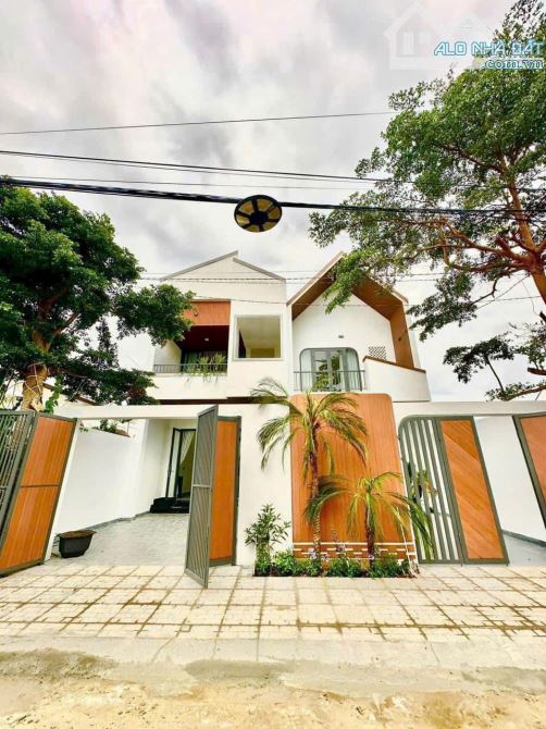 Siêu Biệt thự Nguyễn Trọng Tuyển ngay vòng xoay Lê Văn Sỹ P2 Q.TB DT:15x20m 2Tầng Giá:30Tỷ