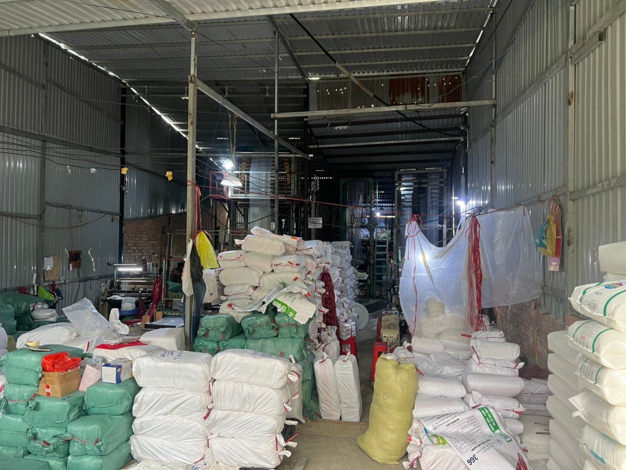 CẦN BÁN KHO ĐƯỜNG XE TẢI LÊ MINH XUÂN, BÌNH CHÁNH, DT 300M2