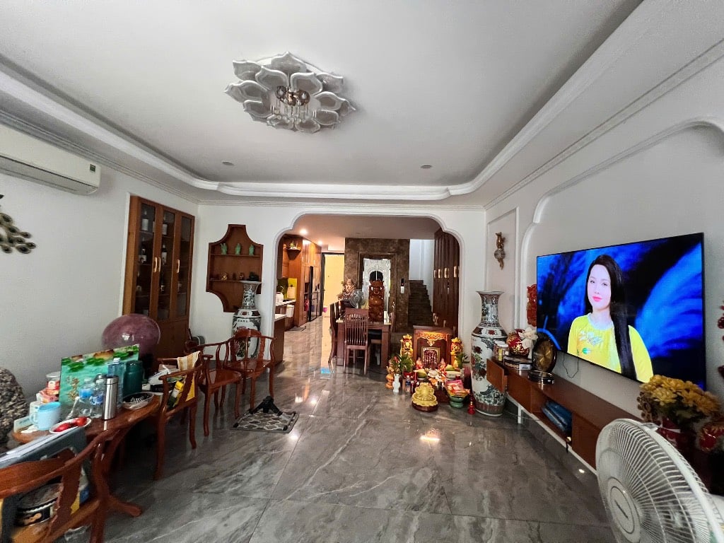 Bán nhà tại Đinh Thị Thi, Thủ Đức, diện tích 140m2 với sổ hồng riêng