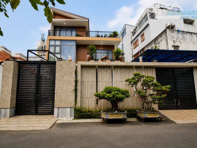 Biệt thự Xuân Thủy - Ngay phố đi bộ Thảo Điền - Dt 380m²(16x24) - Hồ bơi, gara