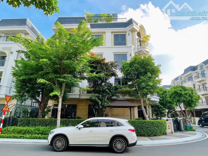 Giảm 20% biệt thự 3MT đường Nguyễn Văn Hưởng 1.000m2 chỉ 320 tỷ DT 30x35 hầm 4 lầu đẹp