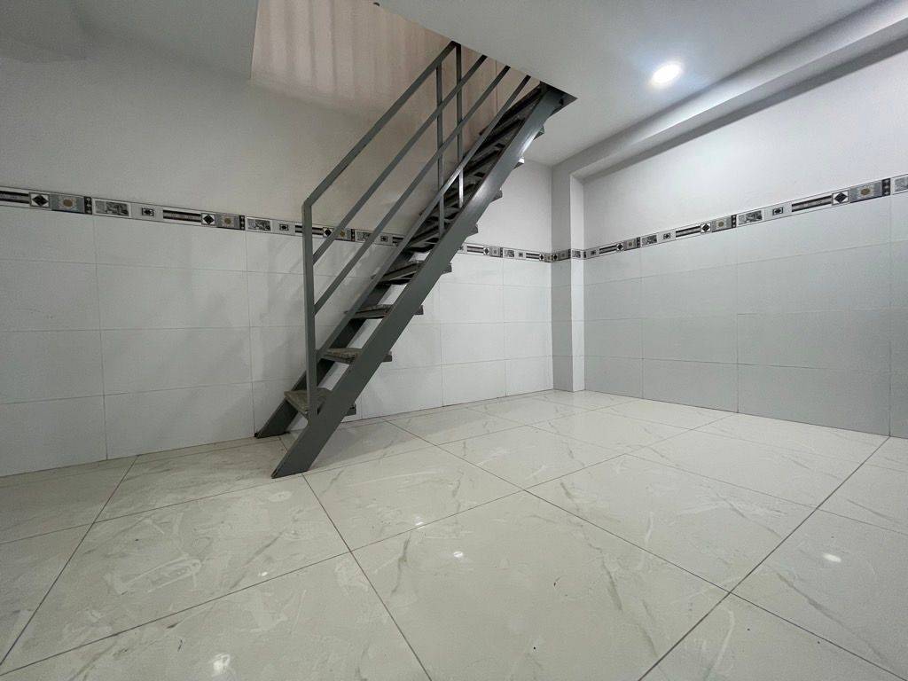 BÁN NHÀ 3 TẦNG NI SƯ HUỲNH LIÊN TÂN BÌNH, HẺM XE HƠI, HƠN 2 TỶ