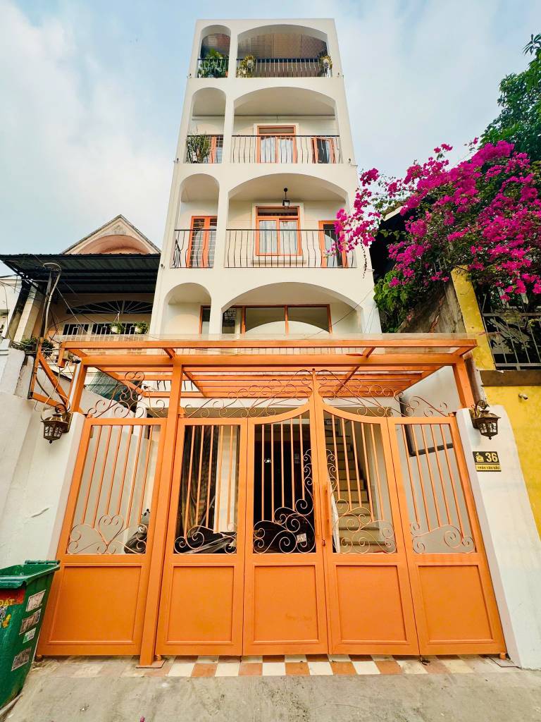 Bán tòa CHDV Thảo Điền, quận 2, dt 100m², 6 tầng, 18 căn, thang máy, giá 32,3 tỷ