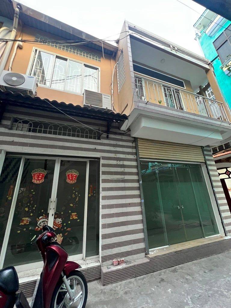 Bán nhà hẻm ôtô Lãnh Bình Thăng, Quận 11, 2 tầng, 2PN, 40m², cách Đầm Sen 20m