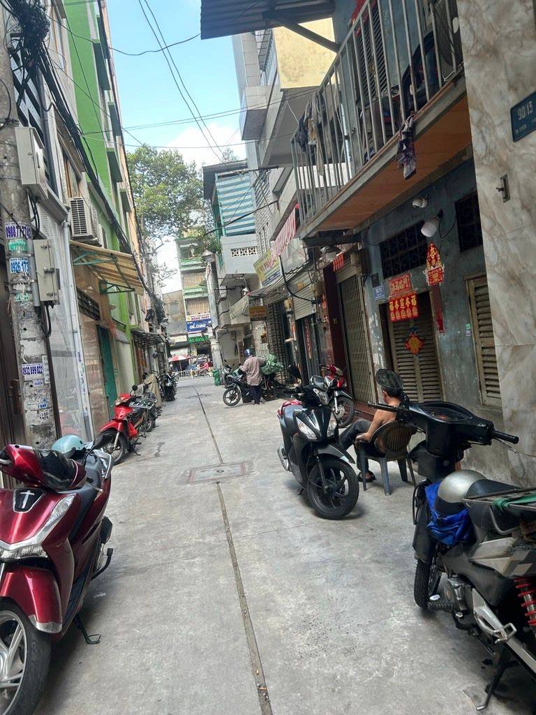 Bán nhà Tạ Uyên Quận 11, hẻm xe hơi, thiết kế lệch tầng, 7 phòng ngủ, 7 WC, giá 12,98 tỷ