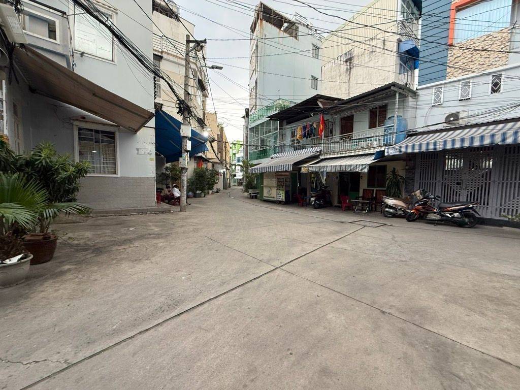 Bán kho xưởng Thái Phiên, Quận 11, khu vực sầm uất, đường ô tô thông, sổ chính chủ