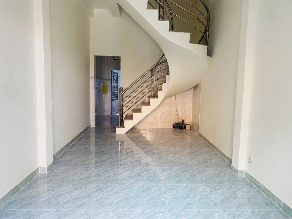 Nhà 2 tầng Hàn Hải Nguyên, Quận 11, hẻm 8m thông tứ tung, 40m², giá 8,2 tỷ