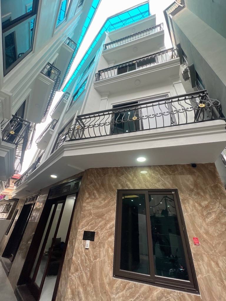 Bán nhà lô góc Văn Quán, Hà Đông, DT 36m², 5 tầng, thang máy, ô tô cách ngõ 20m, gần hồ