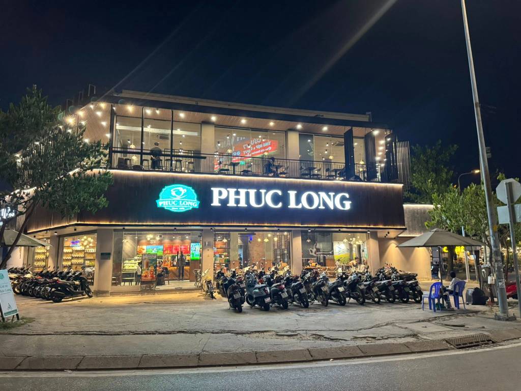 Bán nhà góc 3 mặt tiền Lê Văn Lương, quận 7, 193m², 2 tầng, Phúc Long thuê 250tr/tháng, giá 120 tỷ