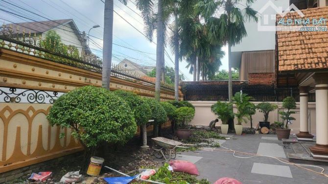Bán Biệt Thự Mặt Tiền Trần Văn Sắc, Thảo Điền, Quận 2, DT 623m2 Chỉ 167 Tỷ