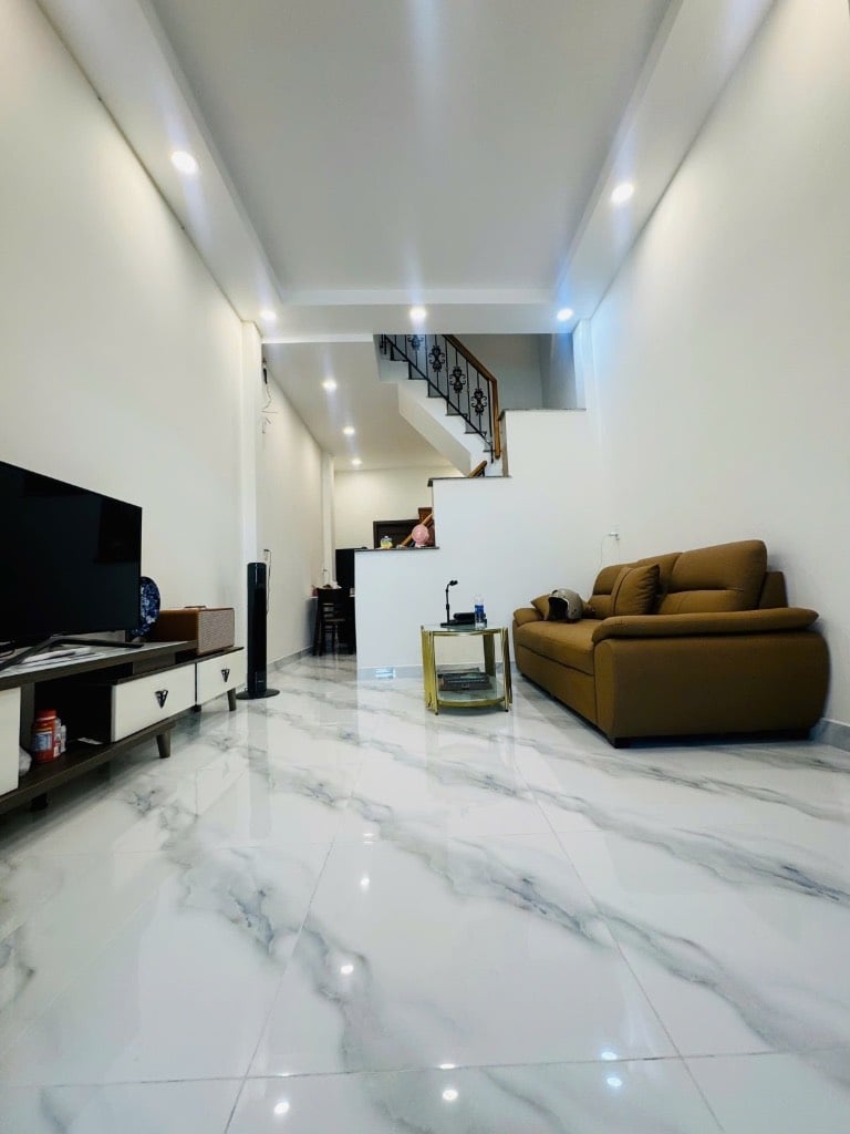 BÁN NHÀ BÙI MINH TRỰC QUẬN 8, DT 3.4×11M, NHÀ 2PN 2WC, XE HƠI TỚI NHÀ, ĐỐI DIỆN CÔNG VIÊN, GIÁ 7.5 TỶ