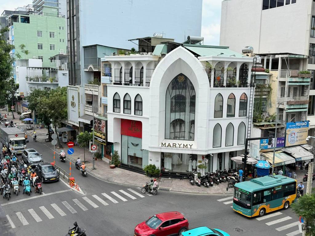 BÁN NHÀ MT LÝ CHÍNH THẮNG QUẬN 3, 60M2 SỔ A4, ĐỐI DIỆN METROPOLE, 4 TẦNG GIÁ 30 TỶ