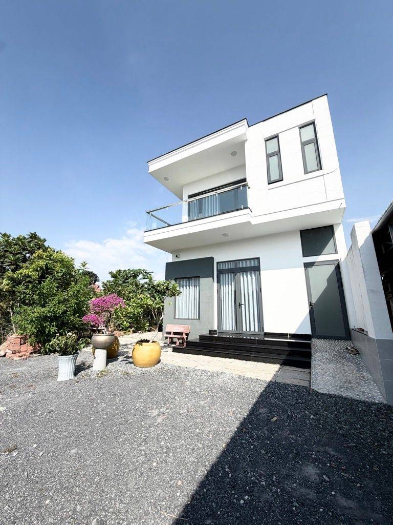 BÁN BIỆT THỰ SÂN VƯỜN ĐOÀN NGUYỄN TUẤN, KẾ CHỢ BÌNH CHÁNH, 3 TẦNG 400M2 NGANG 10M, NHỈNH 8 TỶ