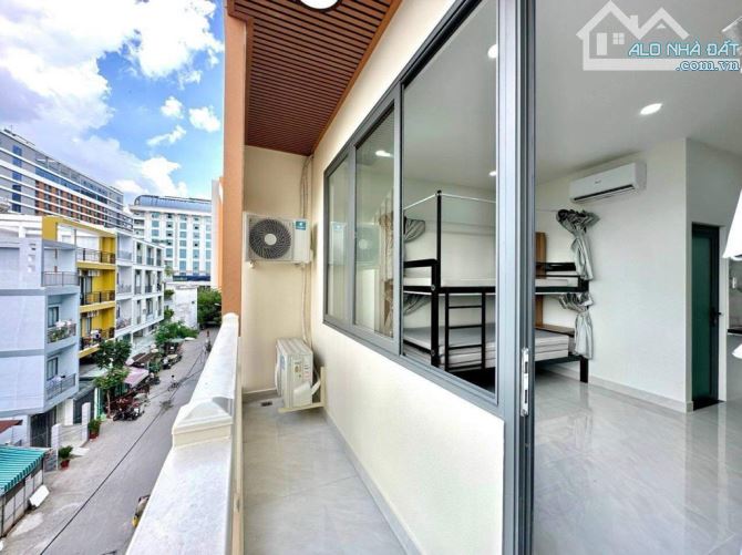 CHDV CỔNG ĐH VĂN LANG-26 PHÒNG VÀ QUÁN CÀ PHÊ- THU 2 TỶ/NĂM- NGANG HƠN 10M- 29,999TỶ