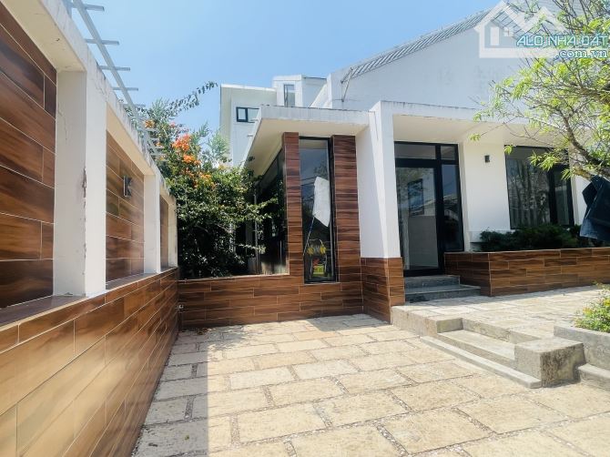 Villa sân vườn Phù Đổng Thiên Vương, Phường 8, Đà Lạt rộng hơn 320m2 giá chỉ còn 16 tỷ