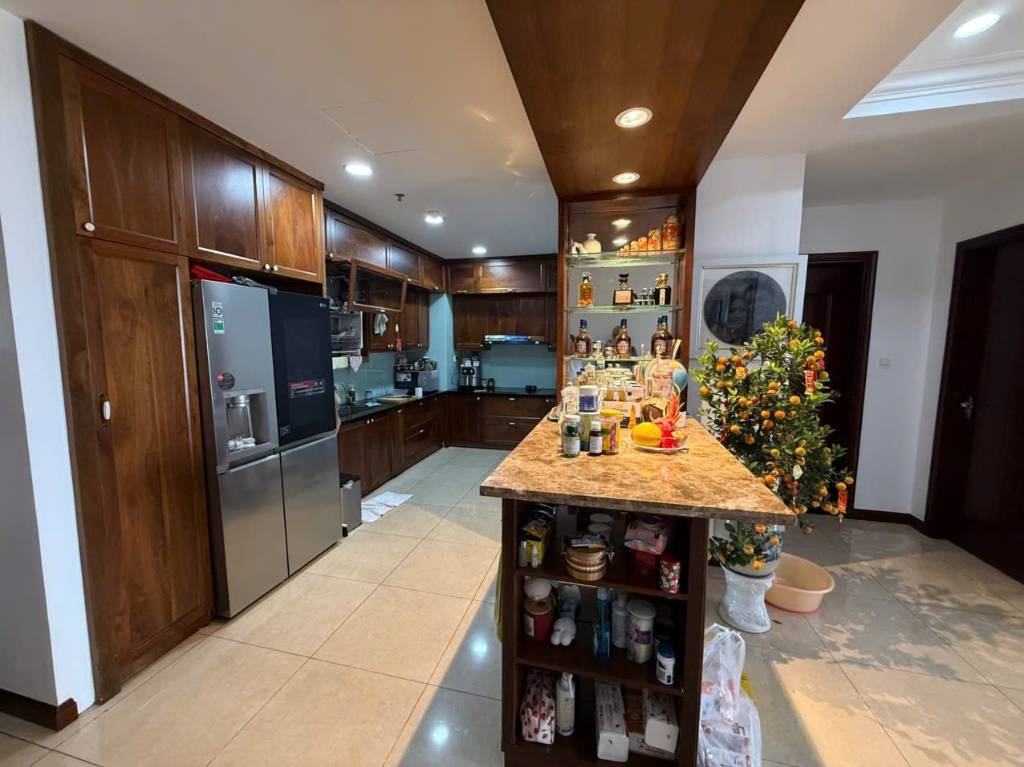 BÁN CĂN HỘ CHUNG CƯ ROYAL CITY, 180M2 3PN 2WC, VIEW QUẢNG TRƯỜNG, NỘI THẤT CHÂU ÂU