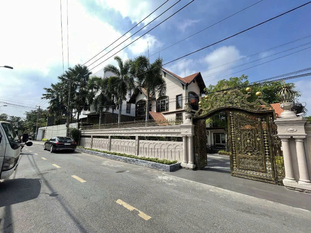 SIÊU PHẨM, BÁN NHÀ MT NGUYỄN Ư DĨ, THẢO ĐIỀN, DT 21,5 X 53M CN 1150M2, NHÀ 3 TẦNG, GIÁ 330 TỶ TL