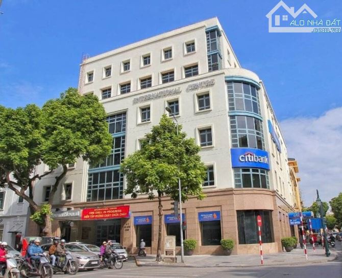 Bán Tòa Văn Phòng Mặt Phố Bà Triệu, Hoàn Kiếm DT 820m2, 13T, MT 43.5m, Giá Cực Rẻ