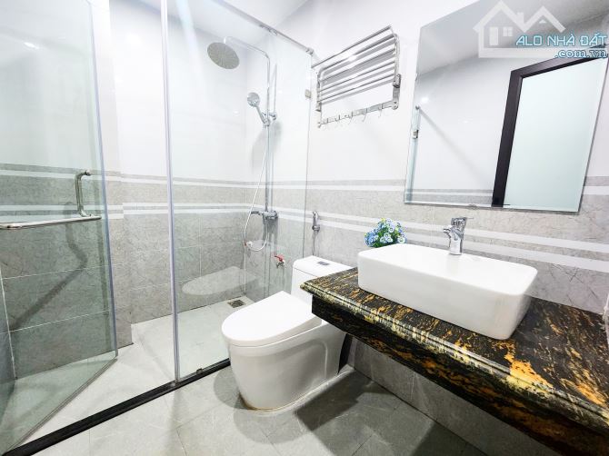 Giảm Chào 2 Tỷ, LK Ngô Thì Nhậm, 7 Tầng TM, DTXD 44m, MT4m, đường rộng 12m, Giá 17.5 Tỷ