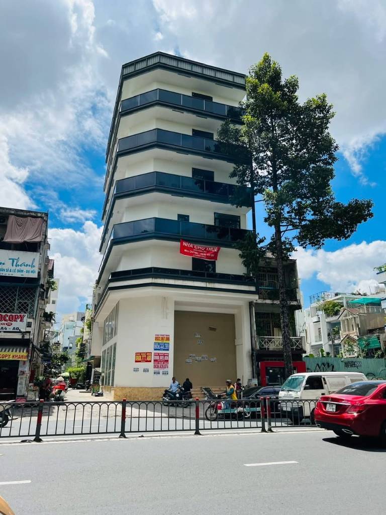 Bán Building góc 2MT Ba Tháng Hai Quận 10, dt 207m, hầm 8 tầng, thu 360tr/th, giá 200 tỷ