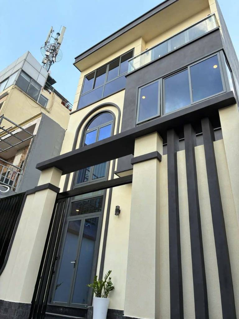 BÁN NHÀ 3 TẦNG THẢO ĐIỀN QUẬN 2, DT 7,4 x 14M, VÀO Ở NGAY, GIÁ 17,7 TỶ