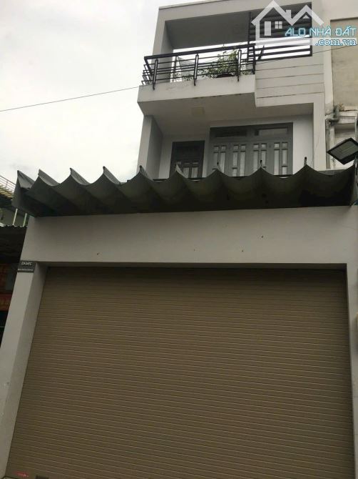 Nhà 3 lầu CHDV TN 27tr/ 1 trục HXT 4m thông Dương Quảng Hàm P5, DT 4.2x23m, giá 12.9 tỷ TL