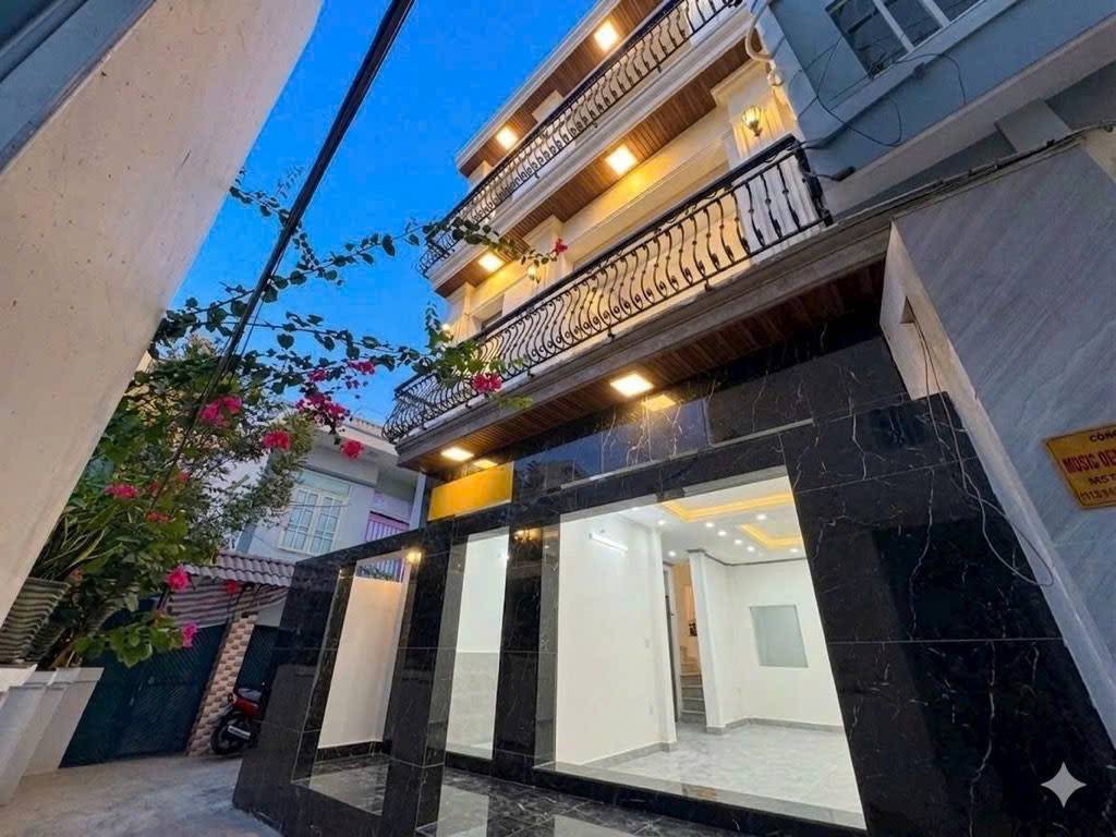 Bán nhà Huỳnh Tấn Phát, Quận 7, nhà mới ngang 8m, 3 phòng, tặng 350tr nội thất, pháp lý chuẩn