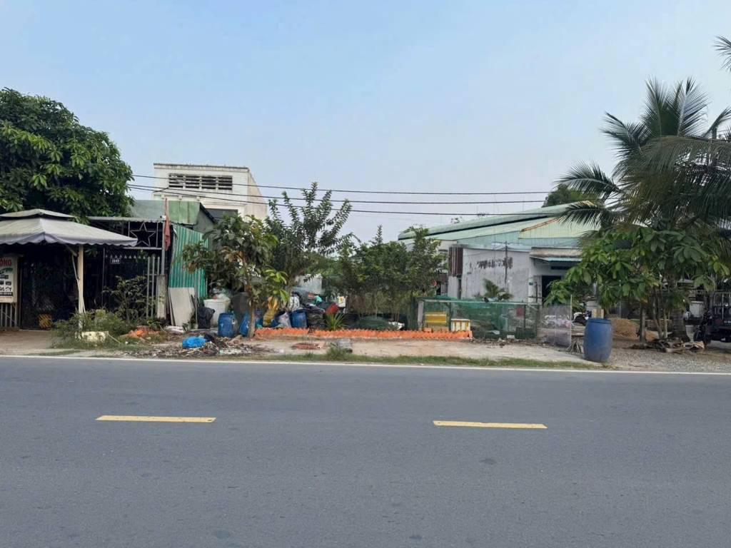 Bán đất mặt tiền Mai Bá Hương, Lê Minh Xuân, dt 1000m2 gần 800m2 thổ cư, giá giảm còn 18 tỷ
