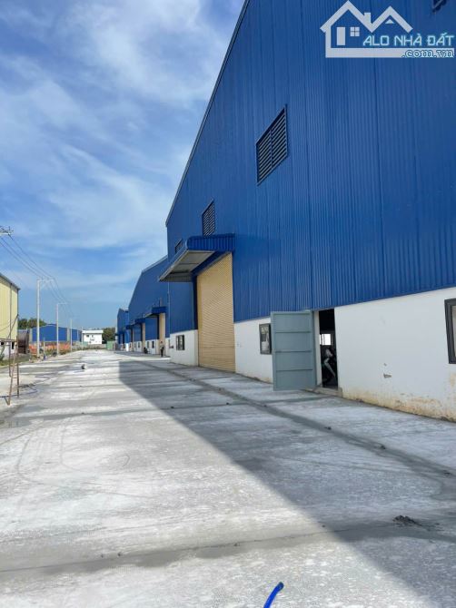 Bán 8.000m2 Nhà Xưởng Mới 100% Ngoài KCN Tân Uyên Bình Dương