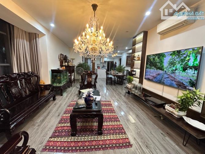 CĂN HỘ 5 SAO NEW SKYLINE VĂN QUÁN HÀ ĐÔNG 3 NGỦ VIEW PHÁO HOA SIÊU ĐẸP 130m NHỈNH 9 TỶ