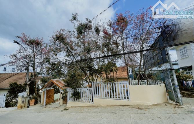 Cần bán căn nhà nhỏ cùng sân vườn to 361m² tại F10, tp Đà Lạt. 16ty
