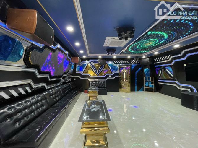 Bán Biệt Thự Đường Phạm Phú Thứ Quận Tân Bình.DT:214.4m2.Giá 45 Tỷ