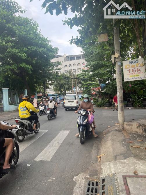 Bán biệt thự sân vườn MTKD Khuông Việt Tân Phú 792m2 đúc 4 lầu giá 89 tỷ TL
