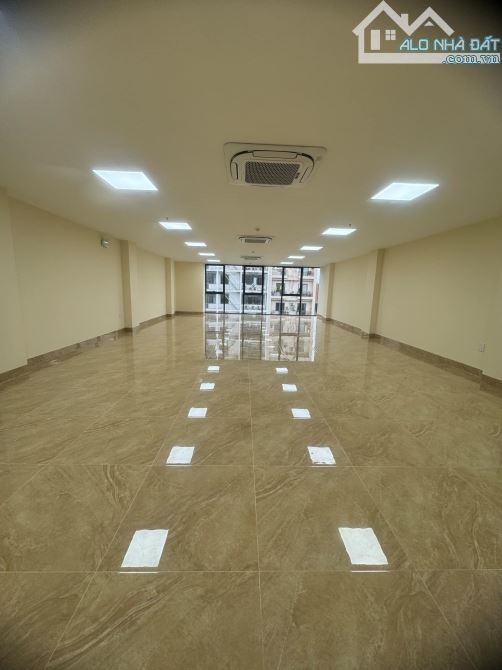 Siêu phẩm. Bán toà nhà văn phòng 290m 7T 1 tum có hầm mt 16m siêu đẹp.