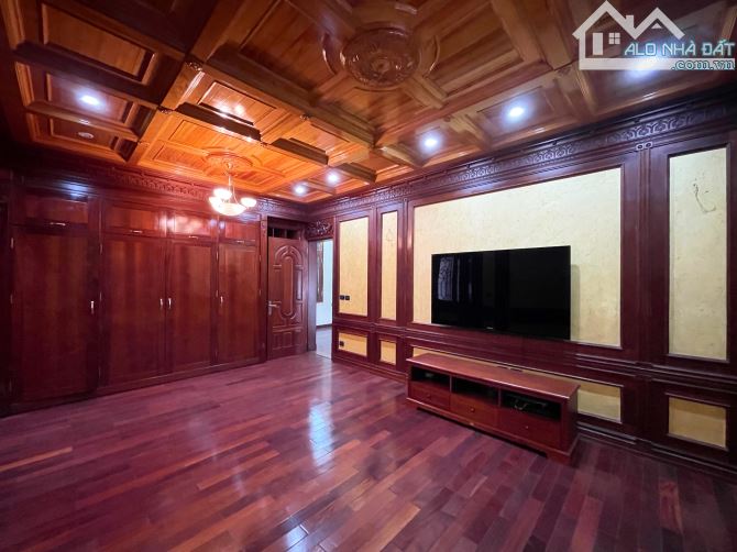 Biệt thự Lô 26 Lê Hồng Phong gần Vịnh Bắc Bộ - 253m2 ngang 14m - Đường 15m