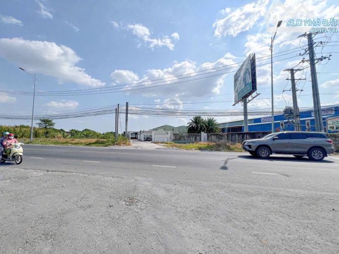 Bán kho 3000m2 mặt tiền quốc lộ 91 đối diện khu du lịch casaeco