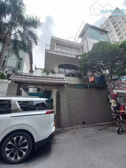 Chỉ 29 tỷ! Bán biệt thự siêu mặt tiền Sông Đà, P2, Quận Tân Bình - 7*15m - 3 Tầng