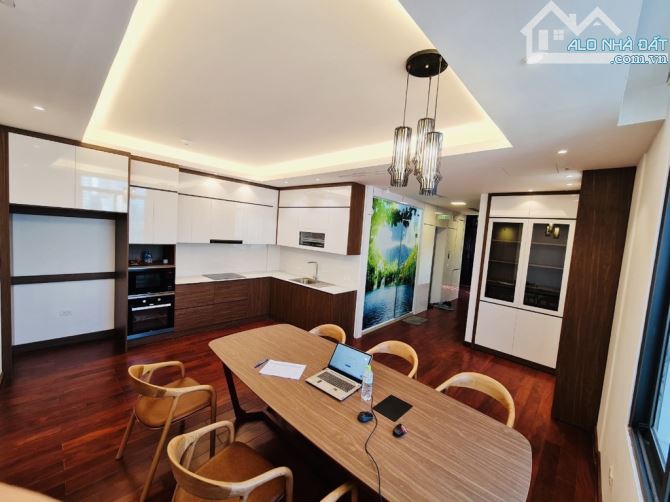 Bán Toà VP mặt Phố Hoàng Cầu - Đống Đa