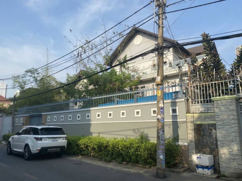 Bán biệt thự mặt tiền Trần Văn Sắc Thảo Điền, DT 459m2 hồ bơi sân vườn giá 155 tỷ