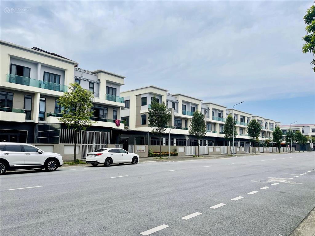 Chính chủ bán căn shophouse centa city dt 120m2 nhà 3 tầng đường rộng 26m kinh doanh đa ngành nghề