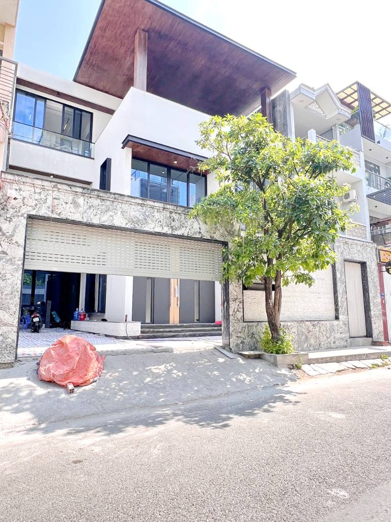 Biệt thự mặt tiền Lâm Văn Bền, trung tâm Quận 7, Ngang 12m, Gần Lotte Mart