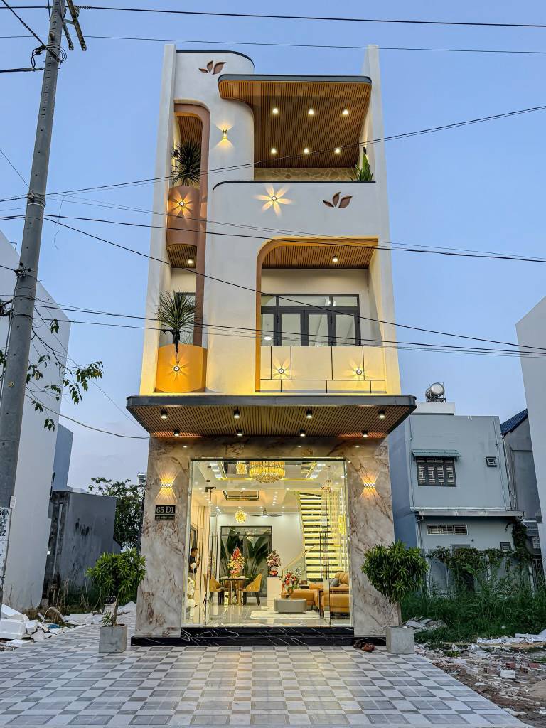Bán nhà 1 trệt 2 lầu trục chính D1, KDC Hồng Loan, lộ 30m, DT 5x16m 3 tầng full nội thất