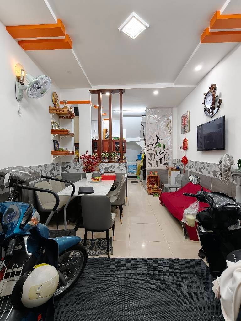 BÁN NHÀ GẦN MẶT TIỀN ĐƯỜNG 3 THÁNG HAI, QUẬN 11, 3 TẦNG 40M², SỔ RIÊNG HOÀN CÔNG