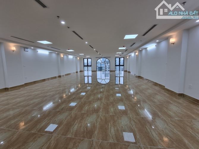 BÁN NHÀ MẶT PHỐ QUAN HOA CẦU GIẤY MẶT PHỐ VÍP - BUILDING MỚI ĐÉT - HAI THOÁNG - HIỆN ĐẠI