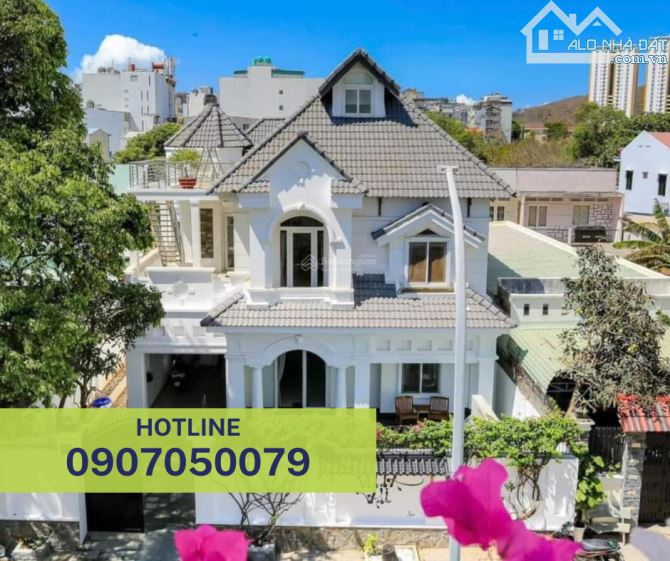 Bán biệt thự sát biển Bãi Sau TP. Vũng Tàu 1T2L hồ bơi sân vườn rộng. Giá cực tốt 26,7 tỷ